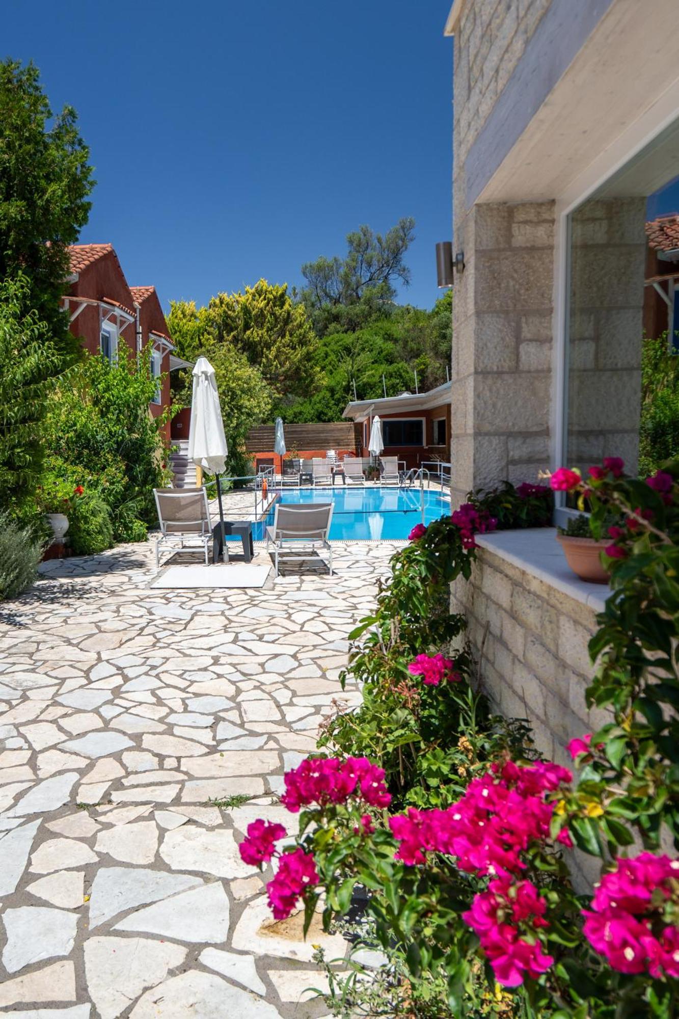 Vliho Bay Boutique Hotel Yénion Eksteriør bilde