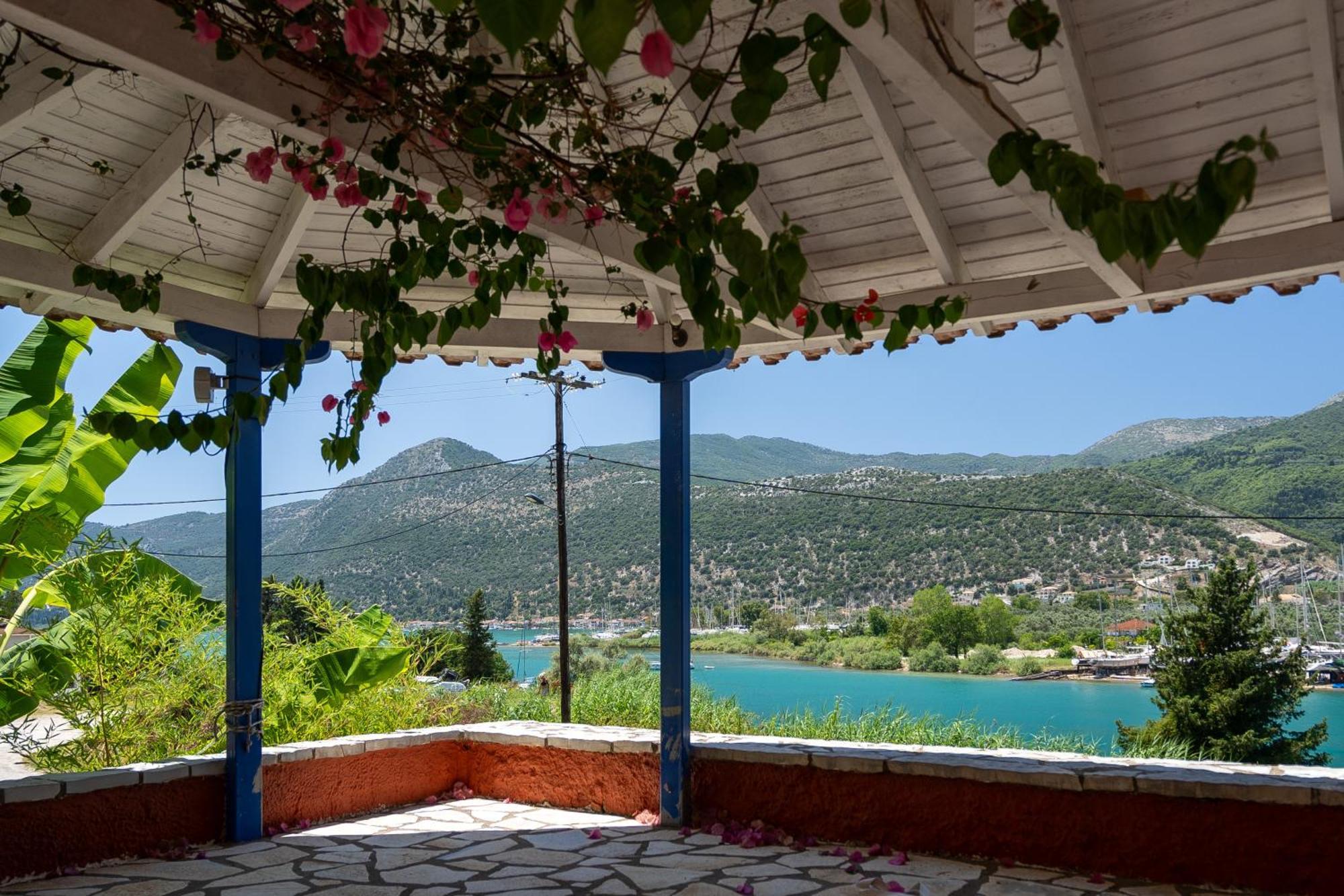 Vliho Bay Boutique Hotel Yénion Eksteriør bilde